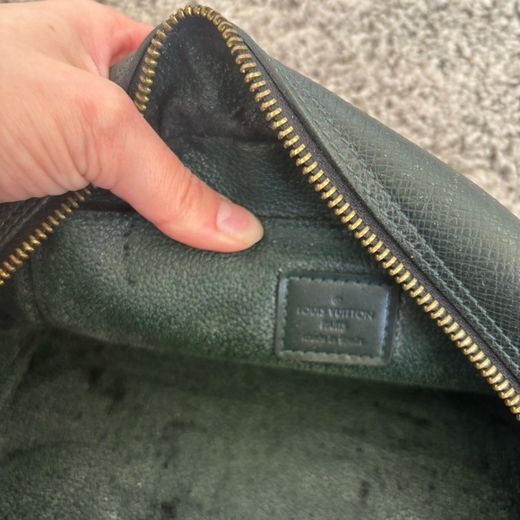 Authentic Louis Vuitton Taiga Trousse Toilette PM Clutch Bag Green - Picture 8 of 15